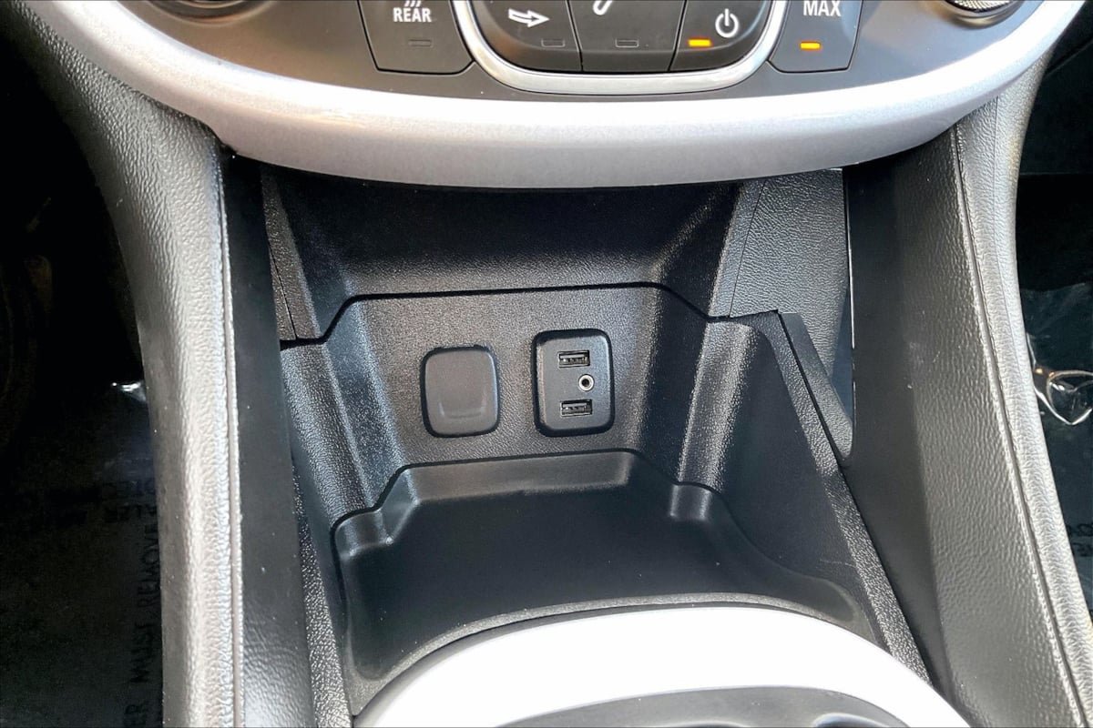 Used 2018 Chevrolet Volt LT FWD image 31