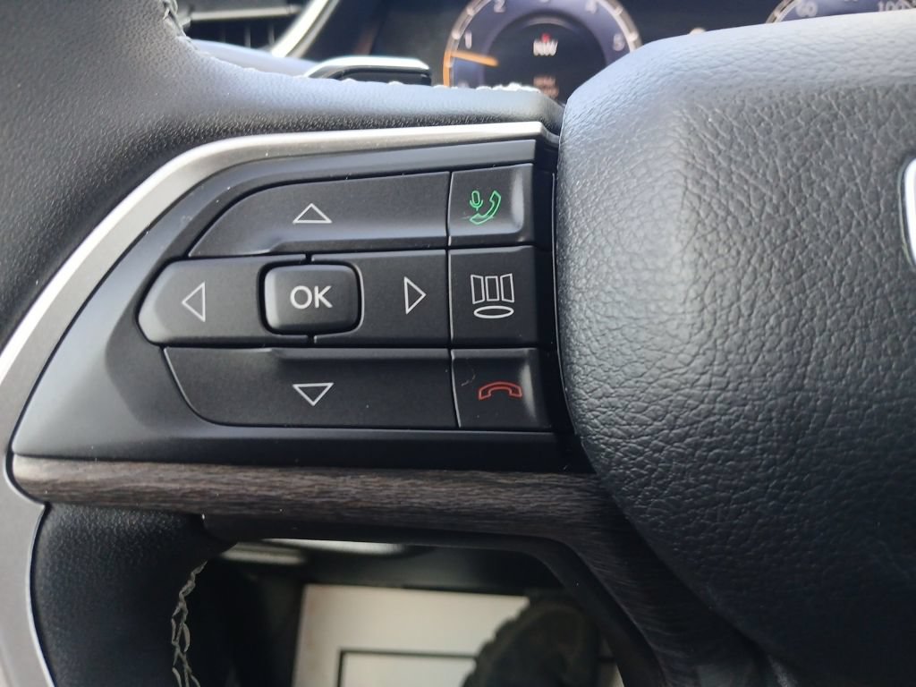 Used 2023 Jeep Grand Cherokee Limited w/ Luxury Tech Group II AWD/4WD image 21