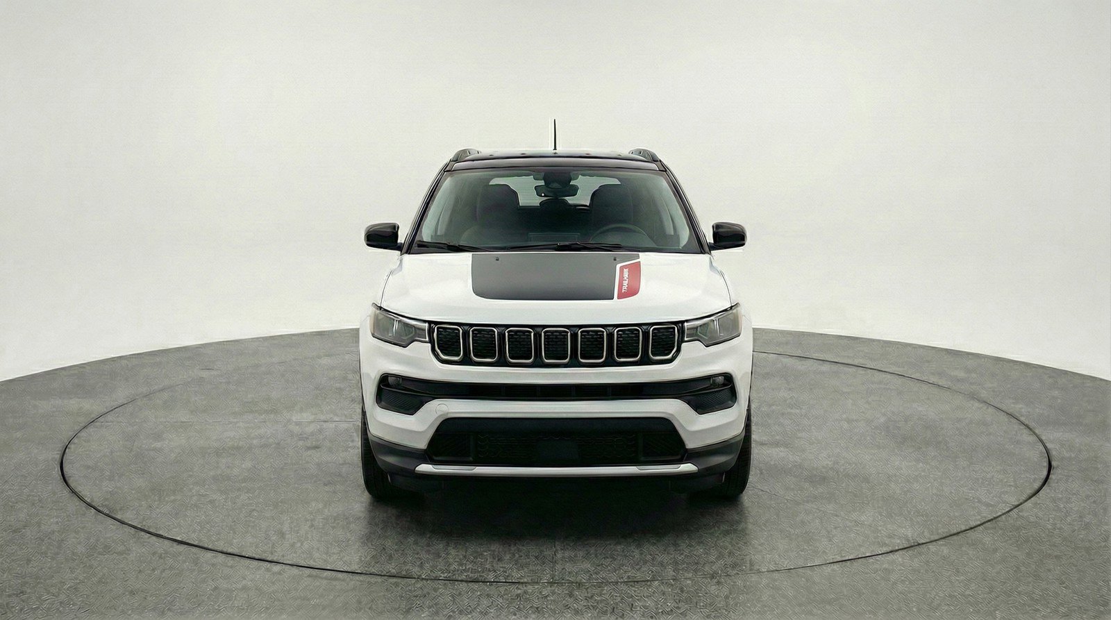 Used 2025 Jeep Compass Trailhawk image 2