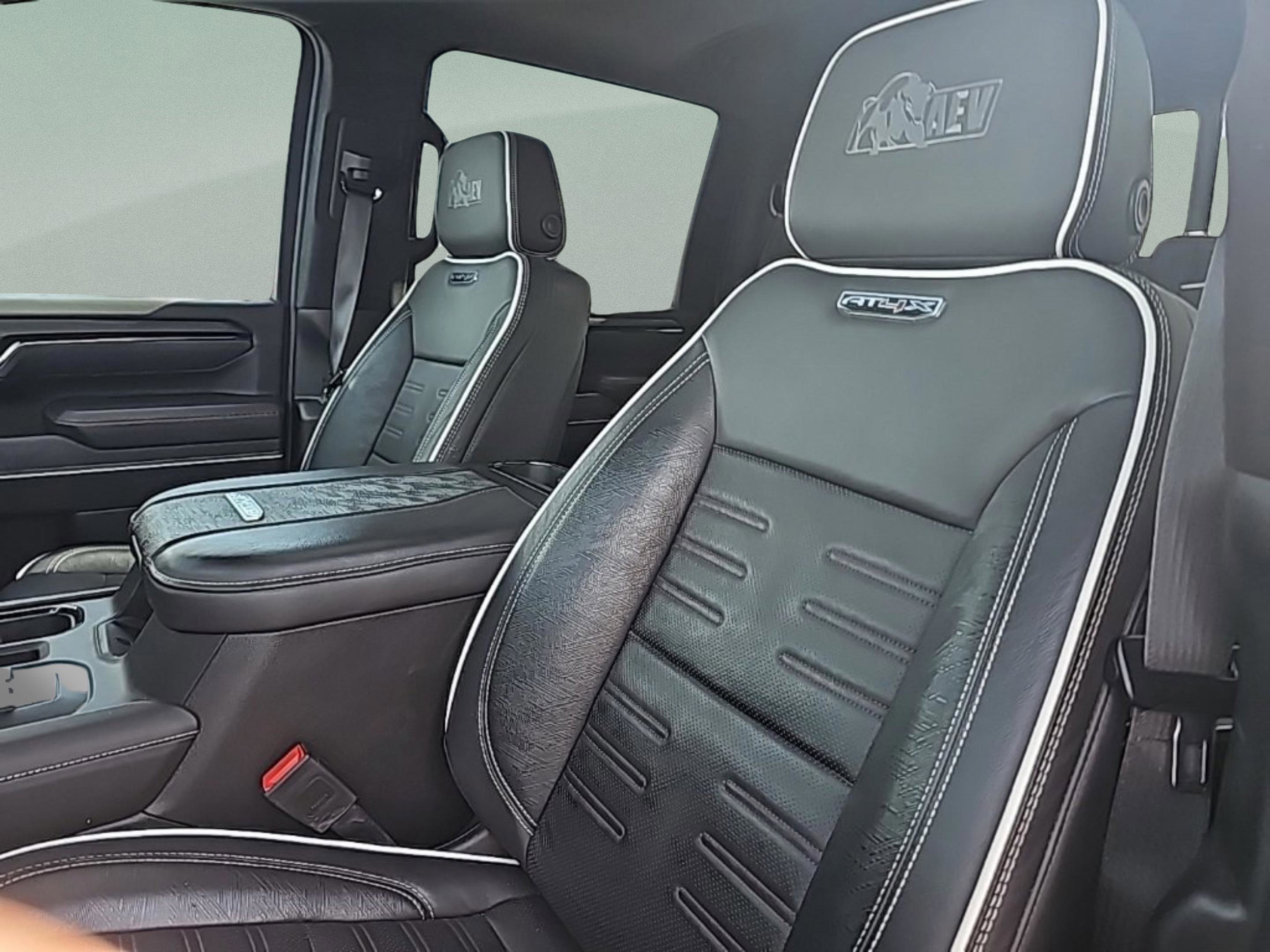 Used 2024 GMC Sierra 2500 AT4X w/ AT4X AEV Edition image 18