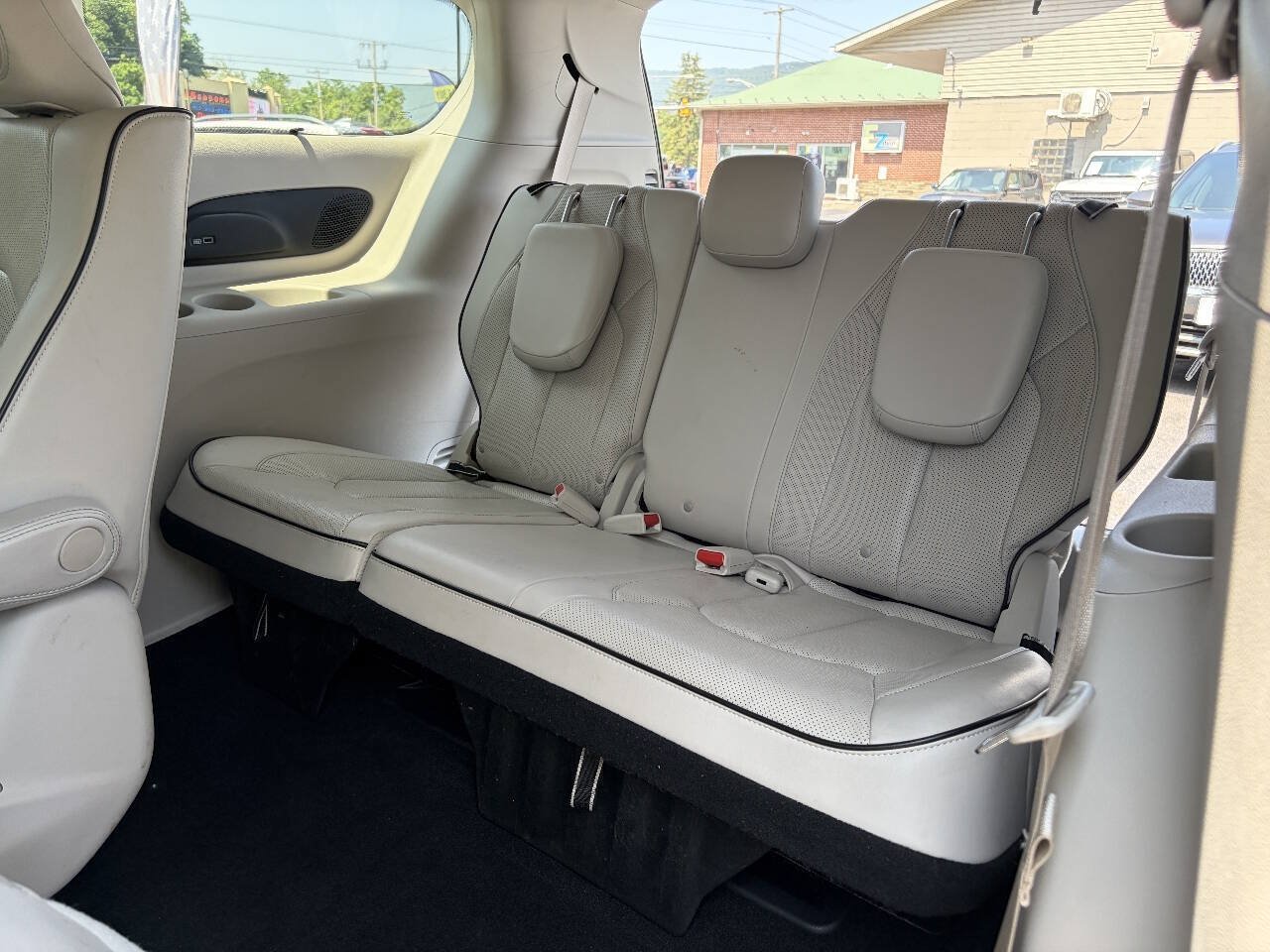 Used 2020 Chrysler Pacifica Limited FWD image 24
