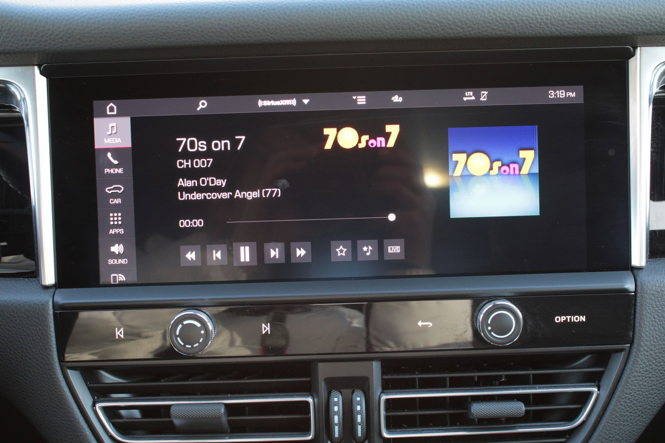 Used 2023 Porsche Macan image 17