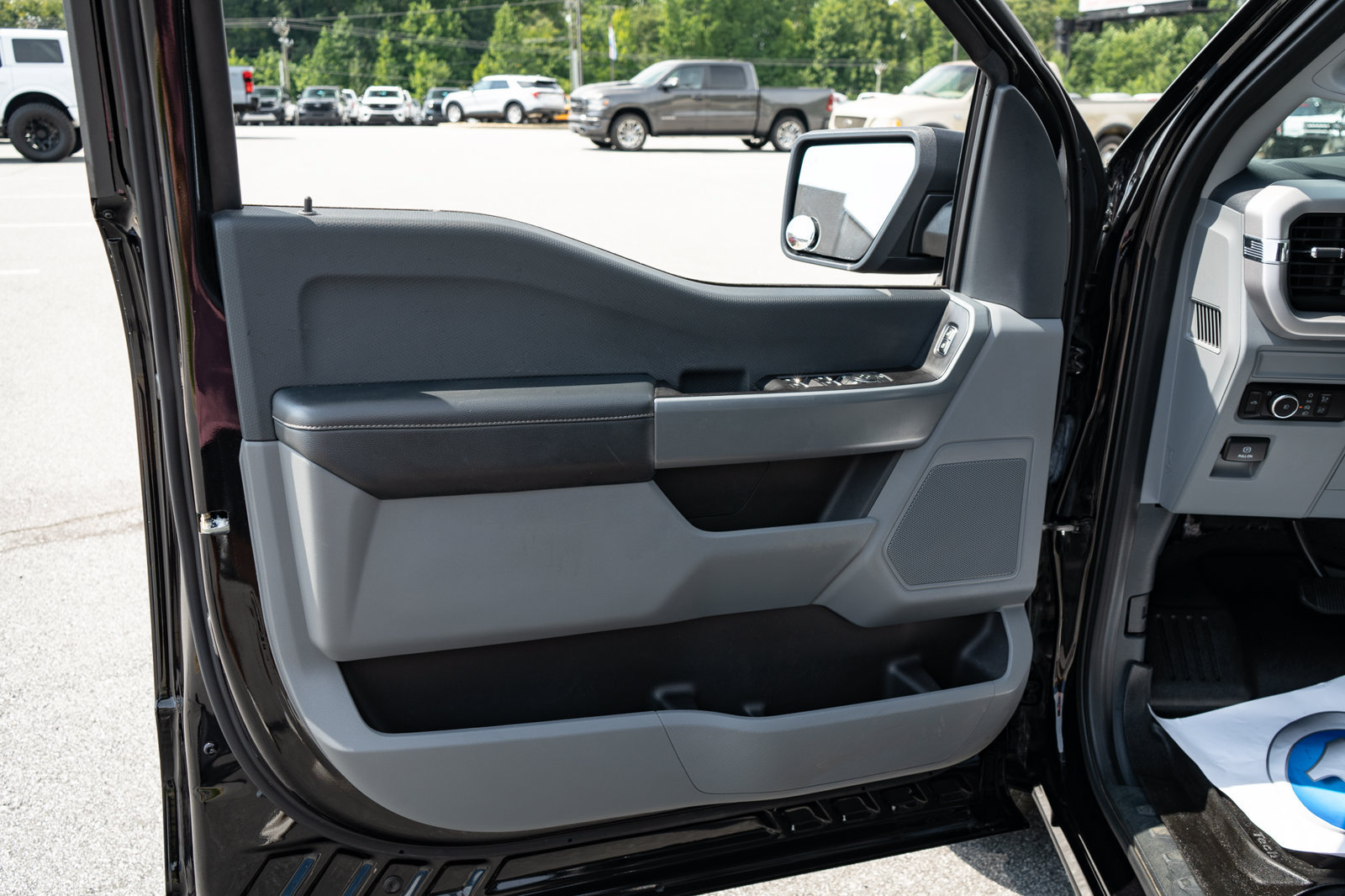 Used 2023 Ford F150 XLT AWD/4WD image 16