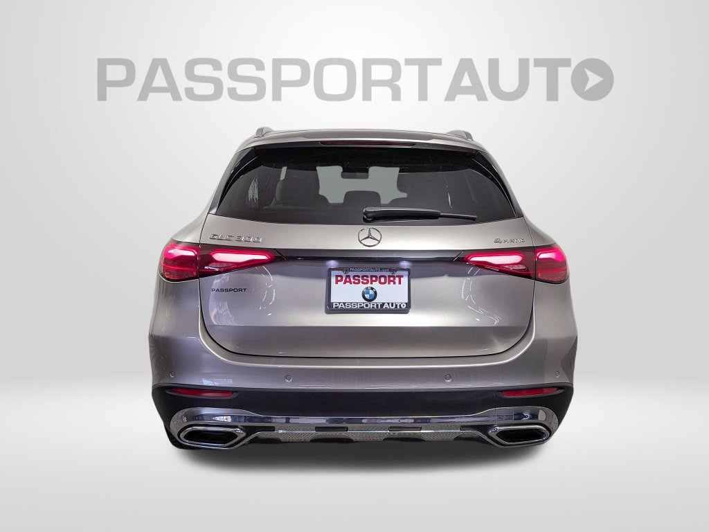 Used 2024 Mercedes-Benz GLC 300 4MATIC image 2