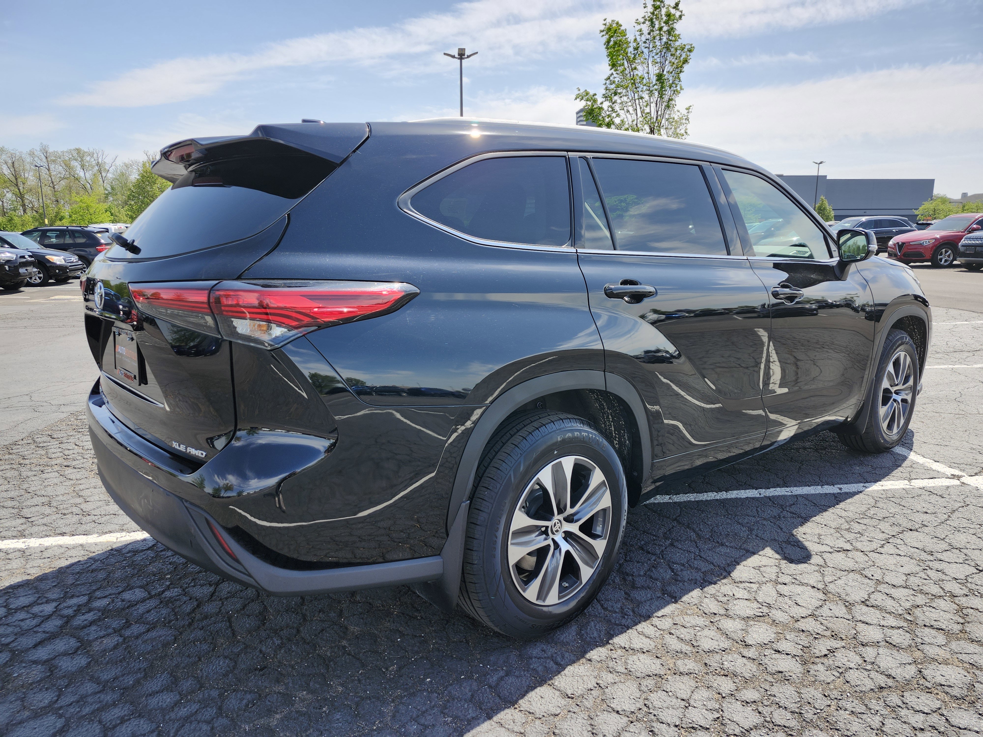 Used 2022 Toyota Highlander XLE AWD/4WD image 20