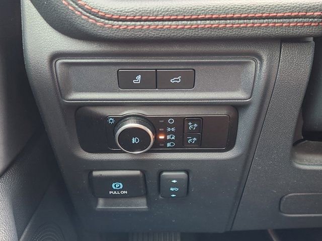 Used 2023 Ford Expedition Limited image 25