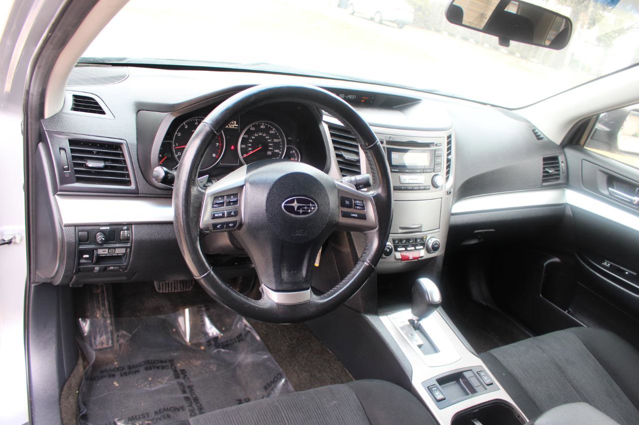 Used 2013 Subaru Outback 2.5i Premium w/ All-Weather Pkg AWD/4WD image 16