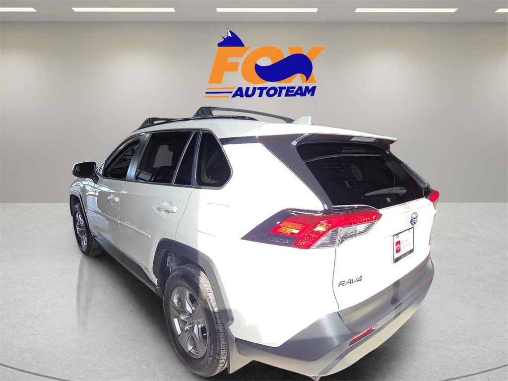 Used 2022 Toyota RAV4 XLE image 2