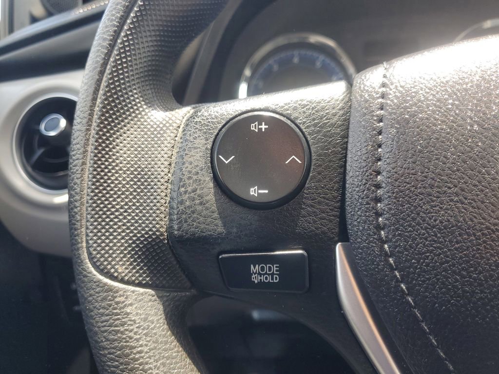 Used 2018 Toyota Corolla LE FWD image 19