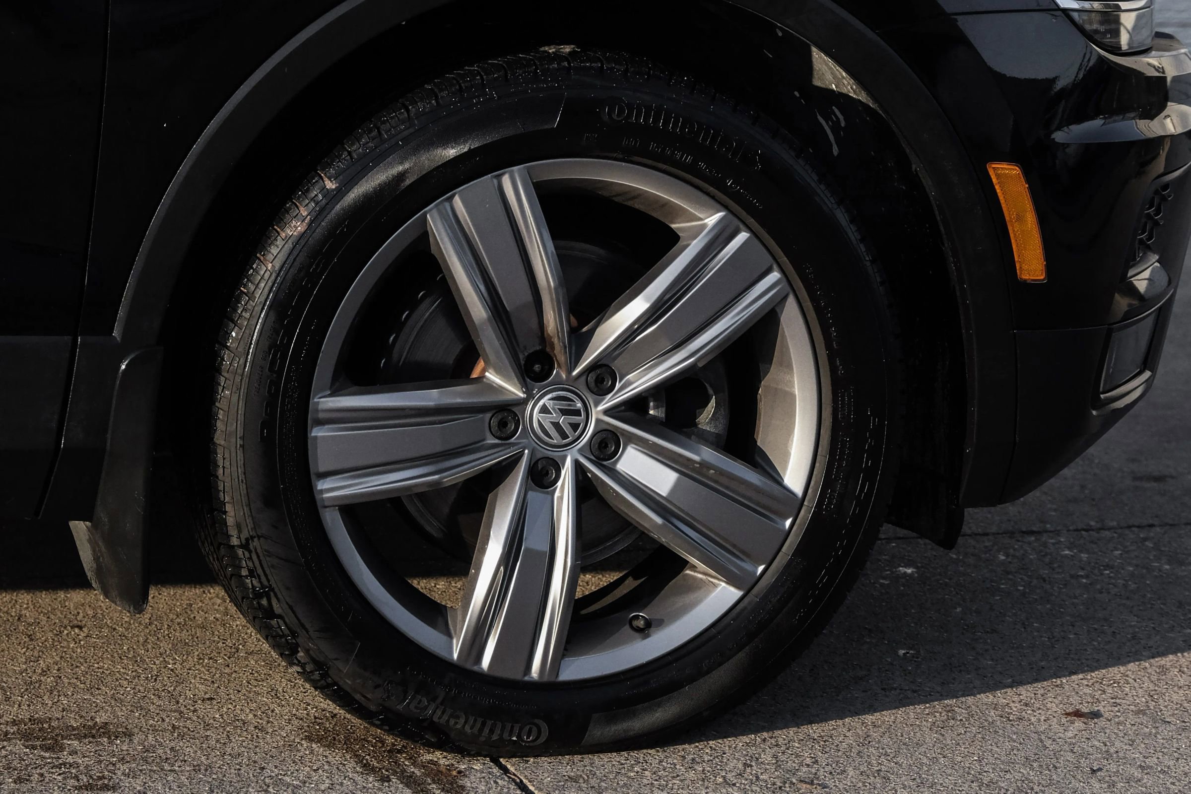 Used 2018 Volkswagen Tiguan SEL Premium image 50