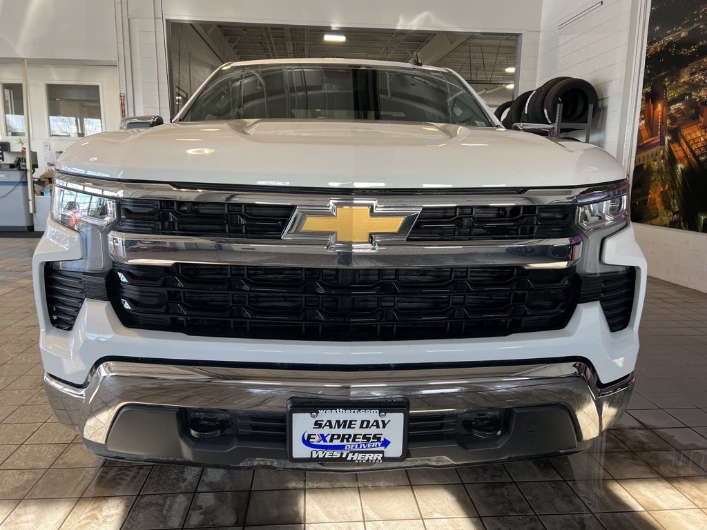 Used 2025 Chevrolet Silverado 1500 LT image 2