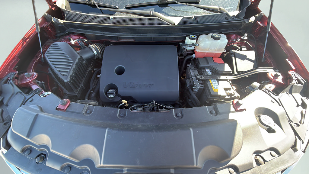 Used 2021 Chevrolet Traverse LT FWD image 32