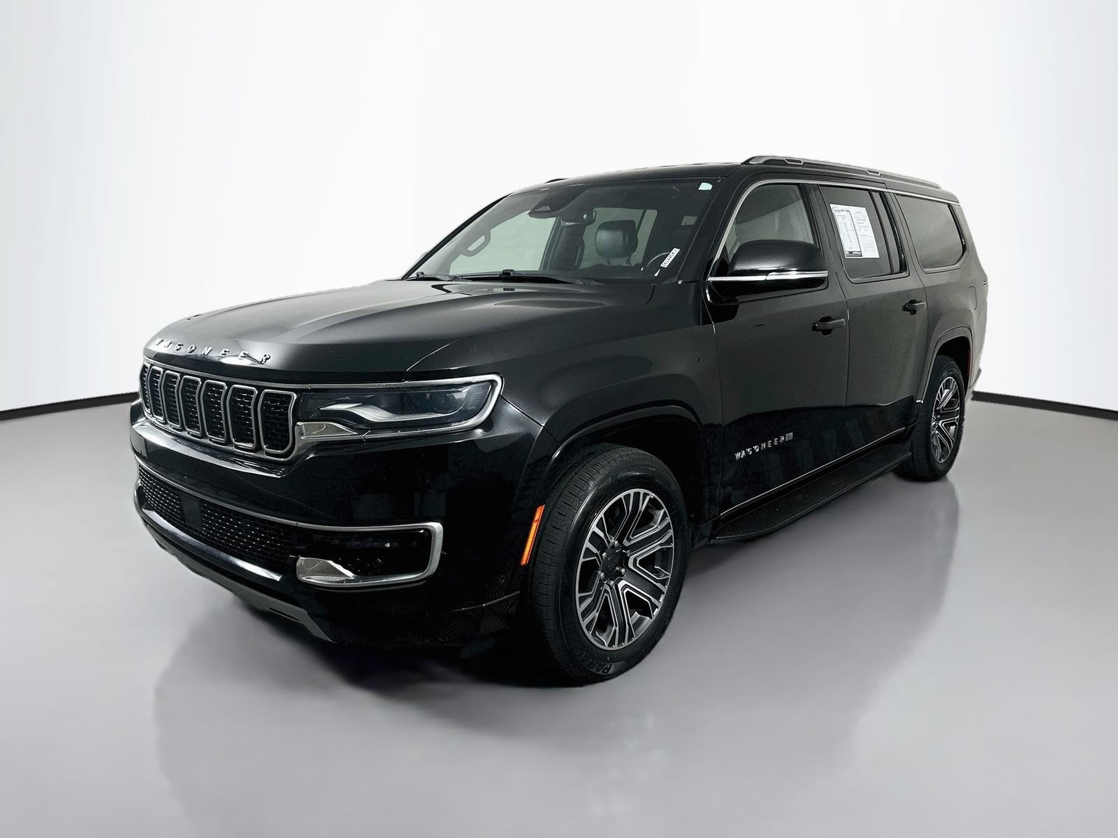 Used 2023 Jeep Wagoneer L Series II AWD/4WD image 3