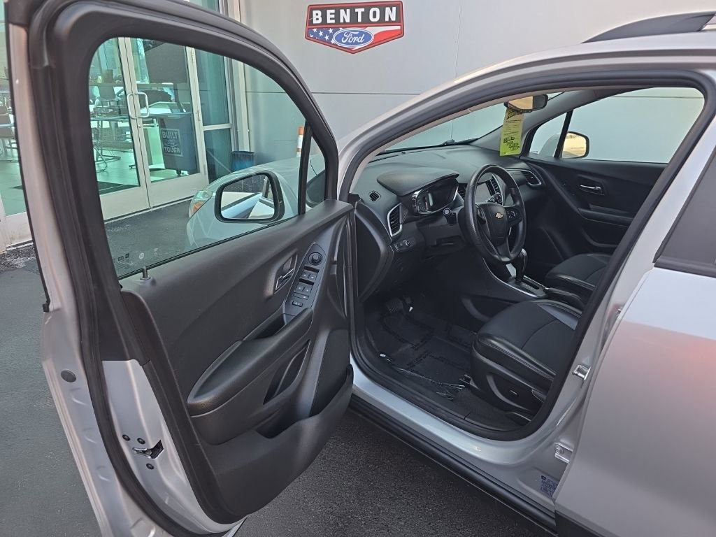 Used 2022 Chevrolet Trax LT image 8