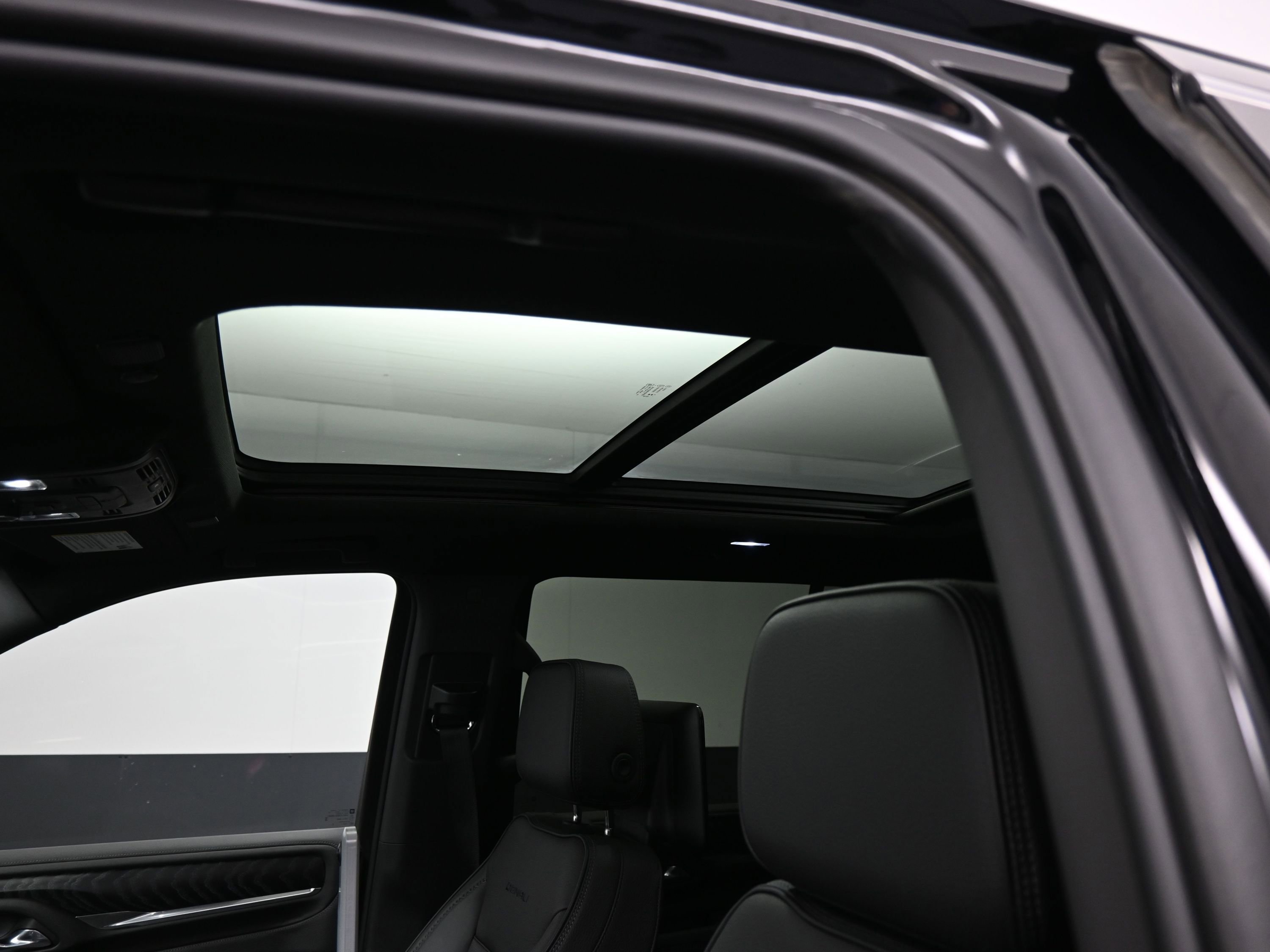 Used 2023 GMC Yukon Denali w/ Advanced Technology Package image 14