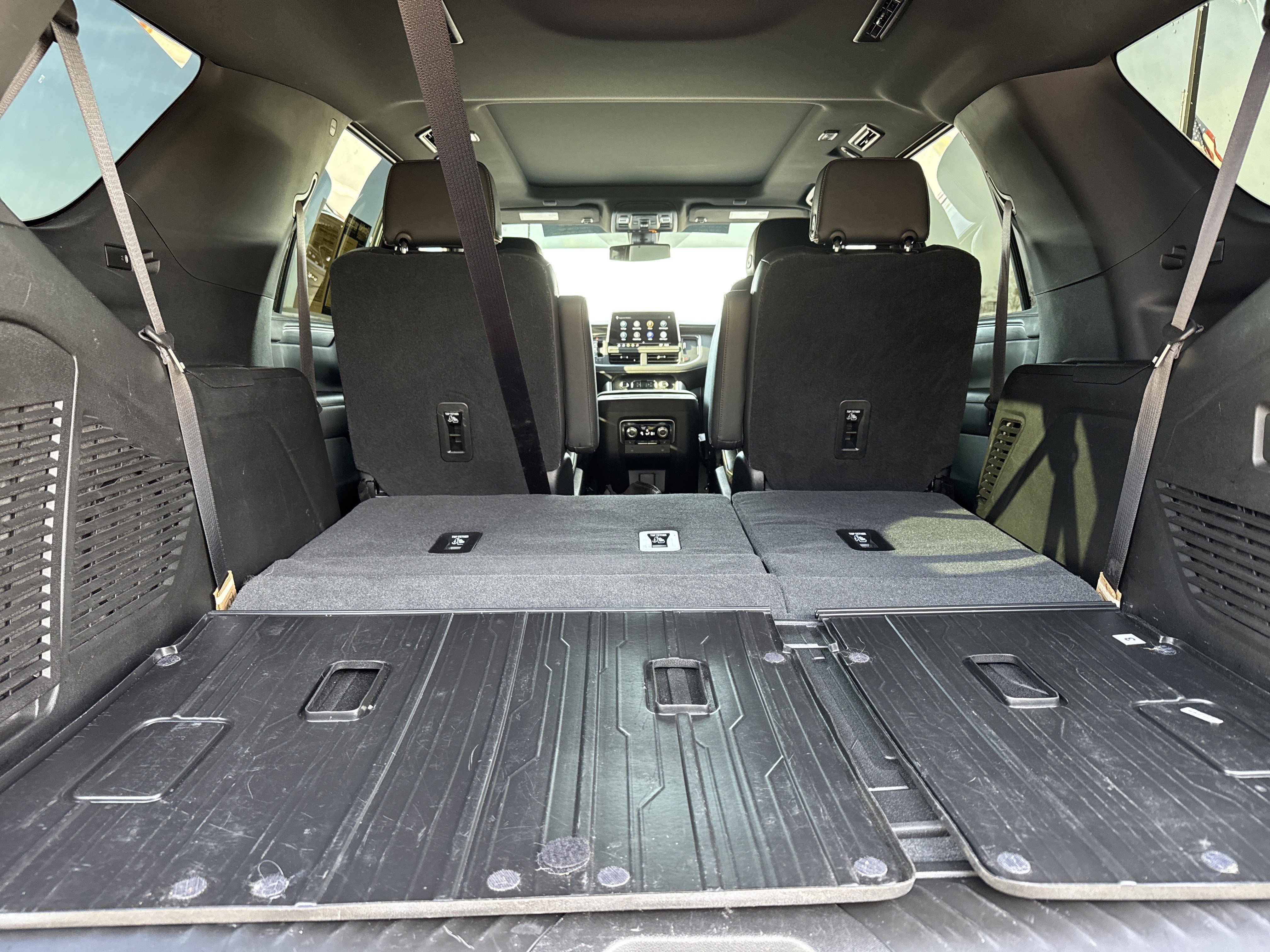 Used 2021 GMC Yukon SLT w/ SLT Premium Package image 35