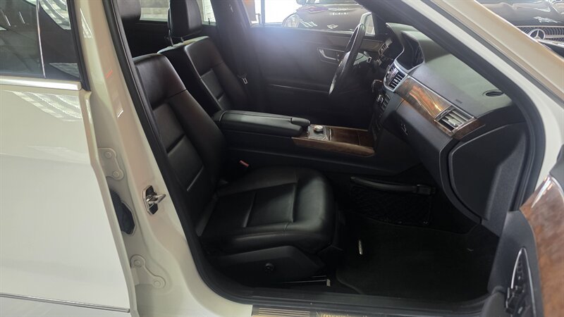 Used 2012 Mercedes-Benz E 350 4MATIC Sedan image 25