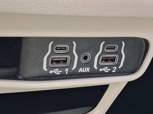 Certified 2024 Chrysler Pacifica Touring-L FWD image 26