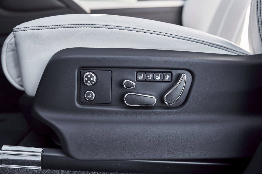 Used 2023 Bentley Bentayga Extended Wheelbase image 36