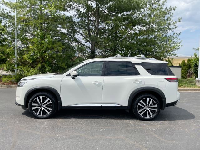 Used 2024 Nissan Pathfinder Platinum w/ Cargo Package FWD image 2