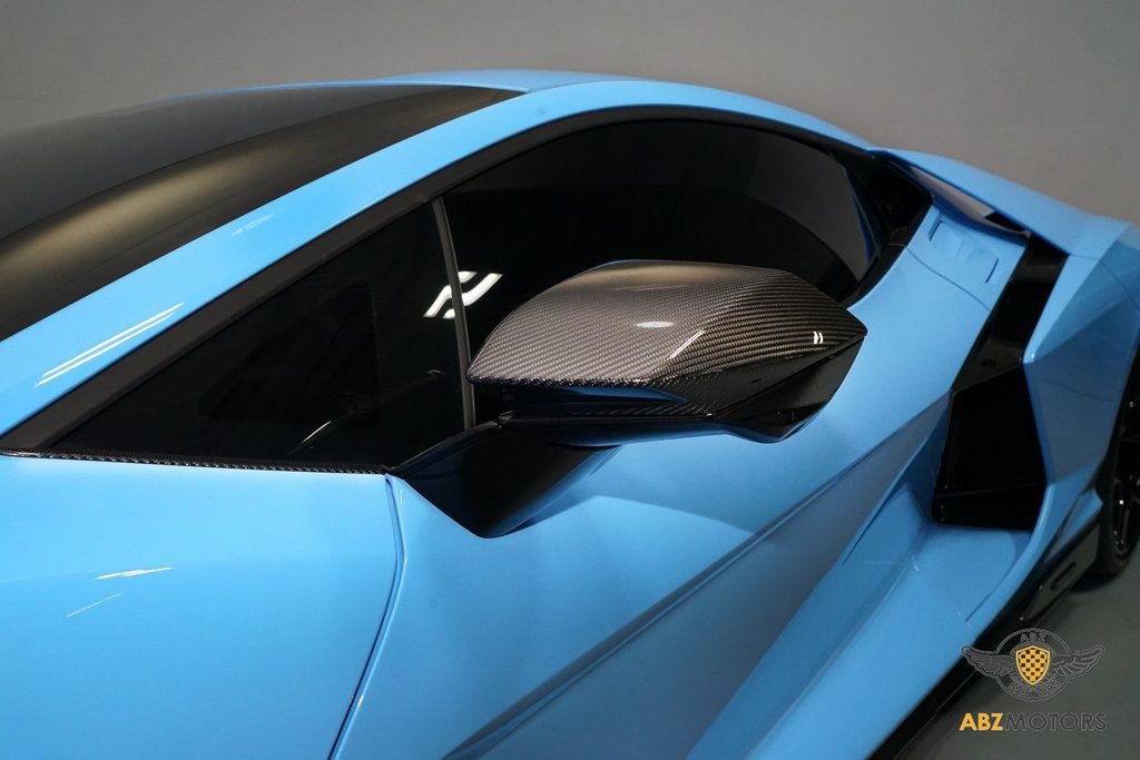 Used 2025 Lamborghini Revuelto image 15