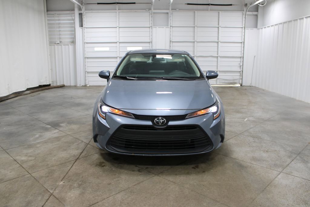 Used 2023 Toyota Corolla LE image 3