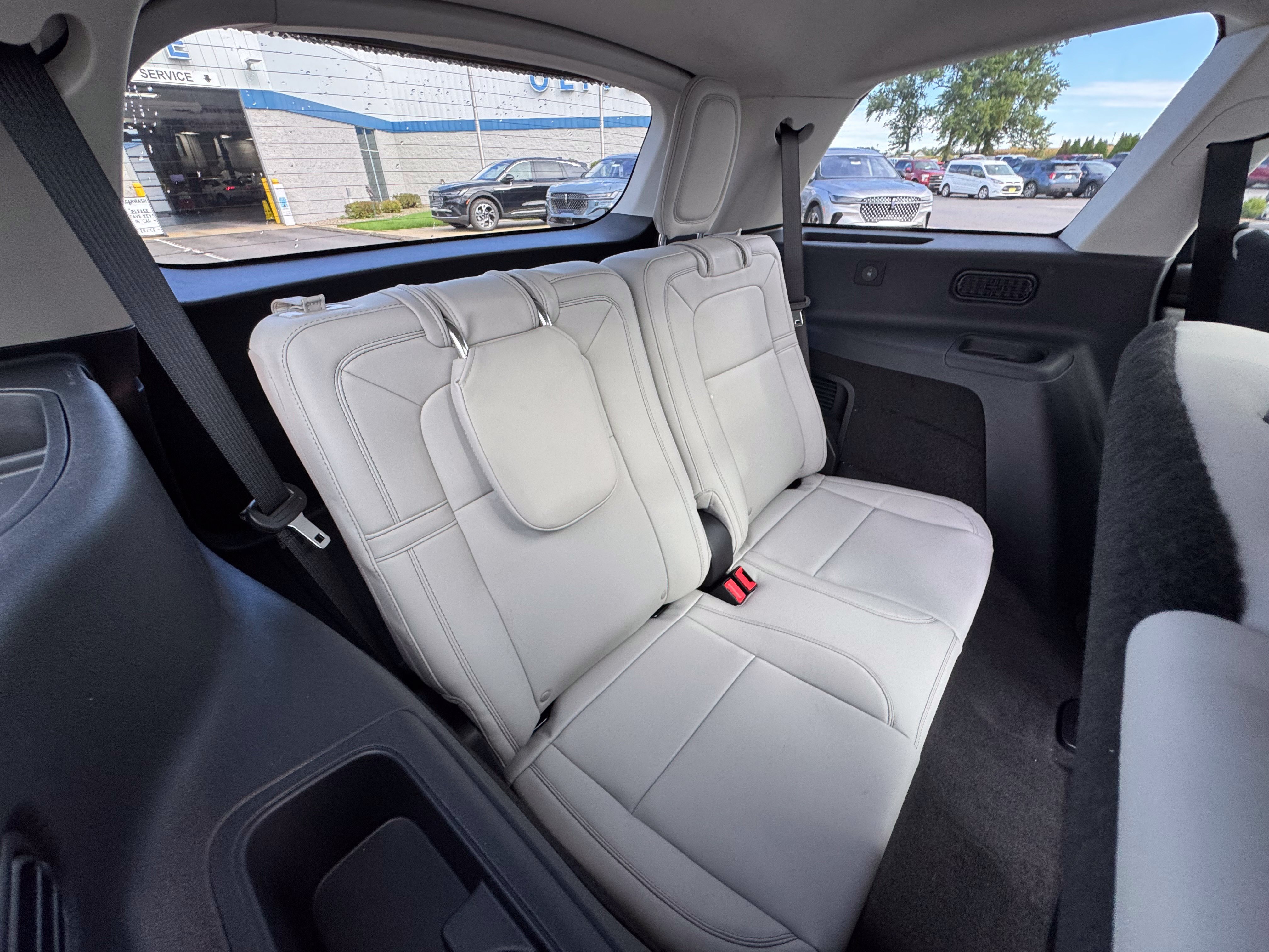 New 2026 Lincoln Aviator Reserve w/ Jet Appearance Package AWD/4WD image 18