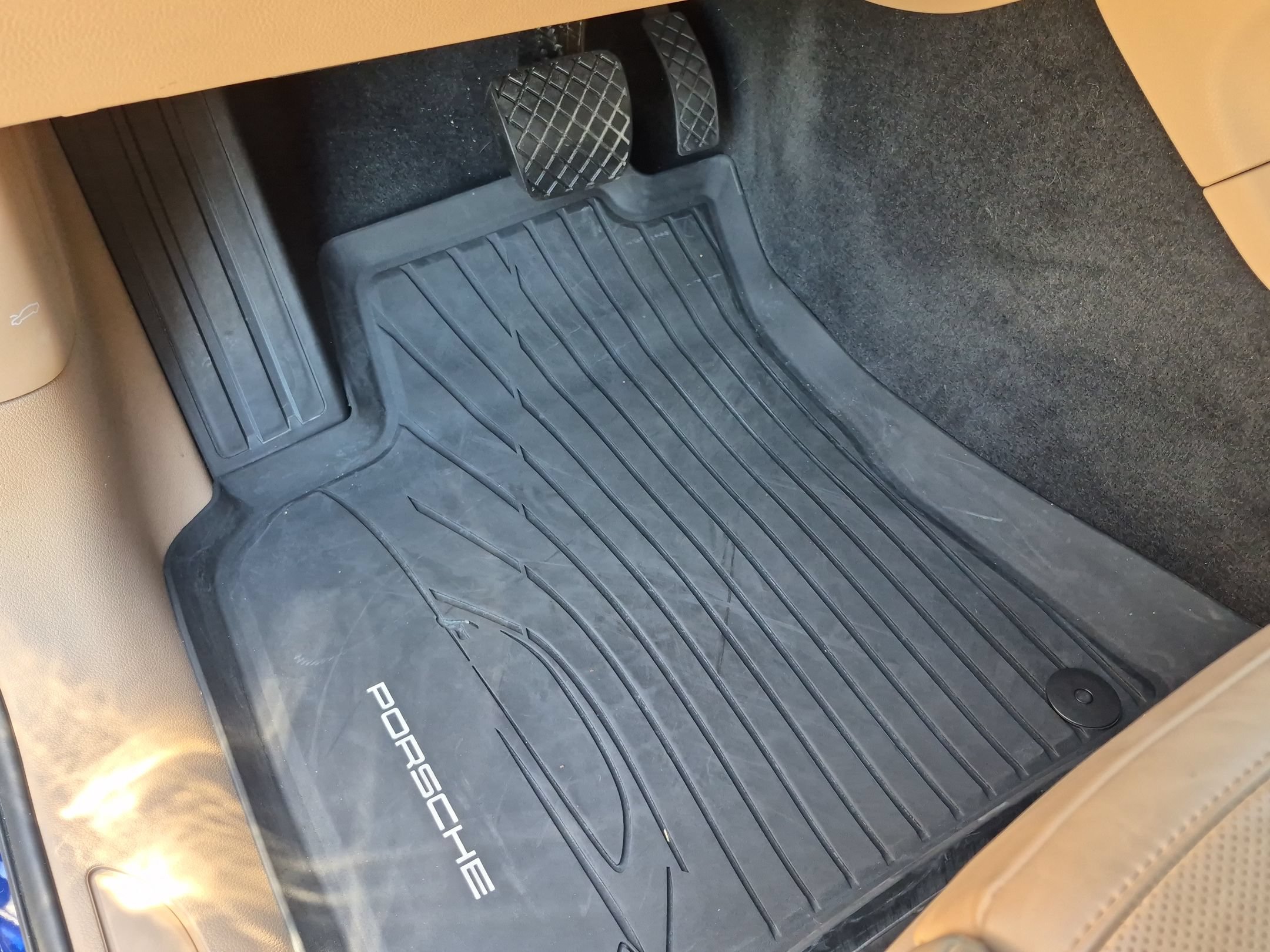 Certified 2024 Porsche Macan AWD/4WD image 7
