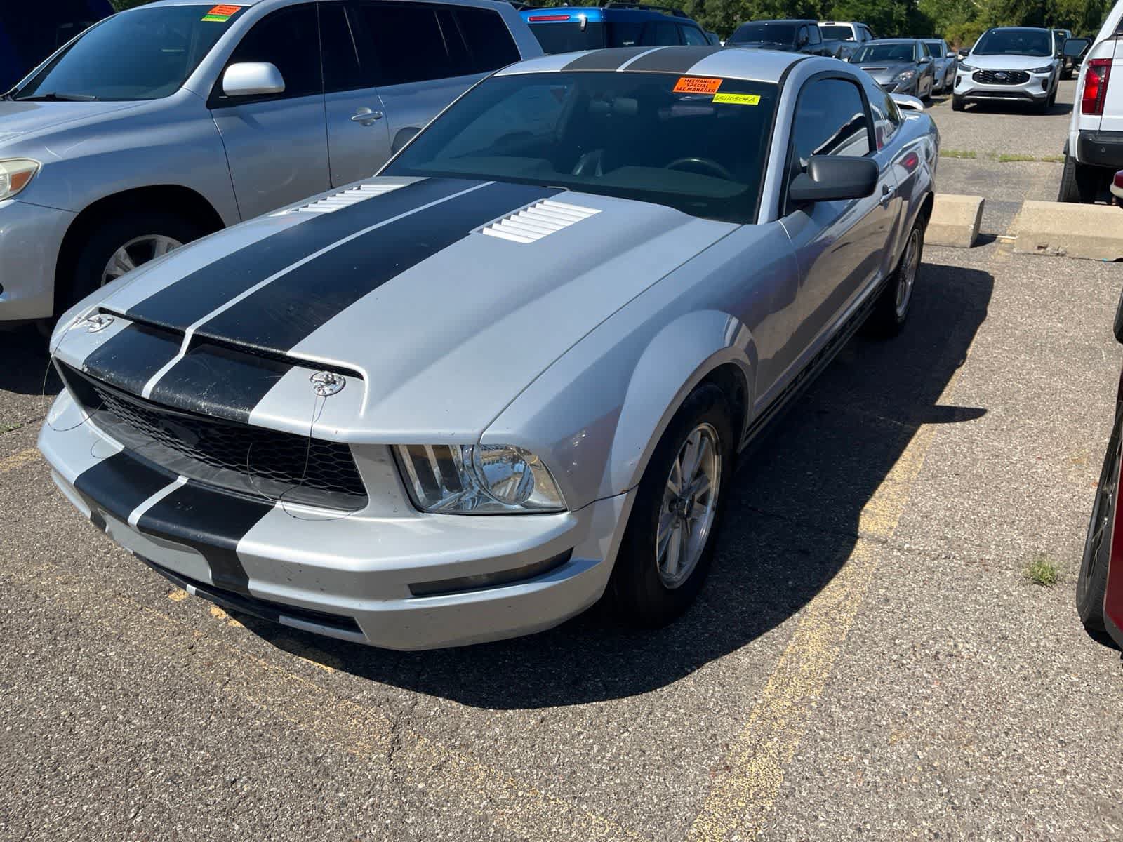 Used 2006 Ford Mustang Coupe RWD image 2