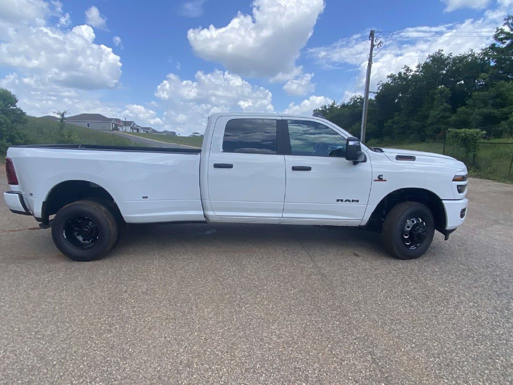 New 2026 RAM 3500 Big Horn AWD/4WD image 36