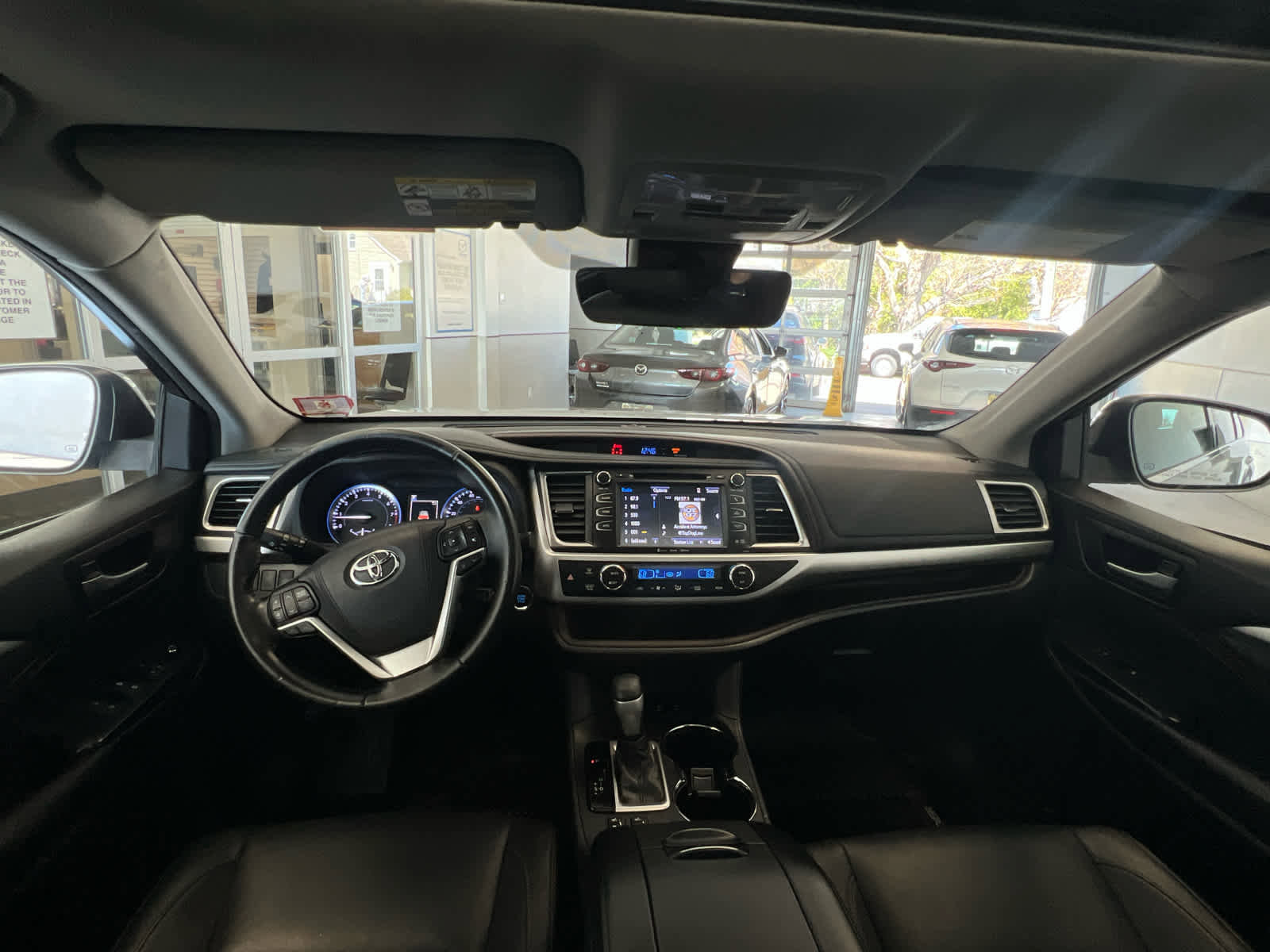 Used 2017 Toyota Highlander XLE AWD/4WD image 10