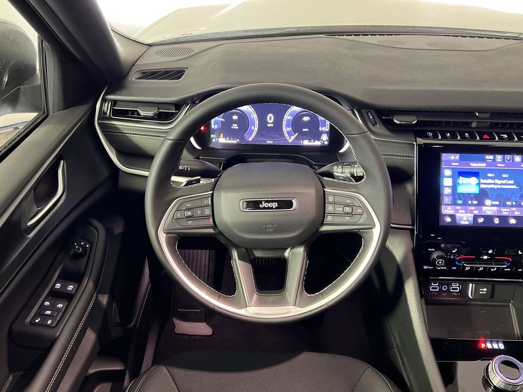 New 2025 Jeep Grand Cherokee Laredo image 28