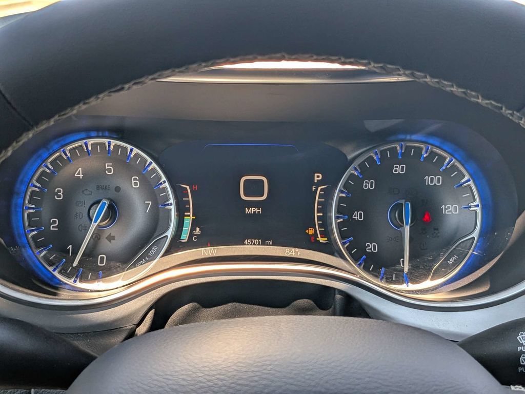 Used 2025 Chrysler Pacifica Limited FWD image 26