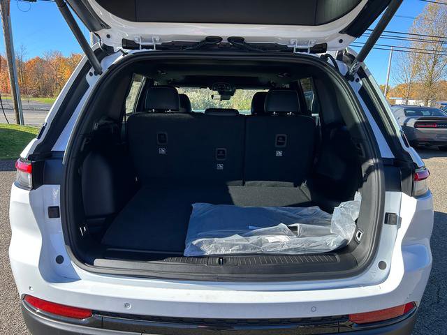 New 2025 Jeep Grand Cherokee Altitude image 19