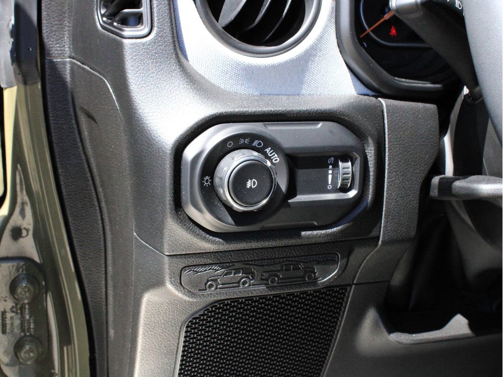 Used 2025 Jeep Wrangler Unlimited Sport AWD/4WD image 15