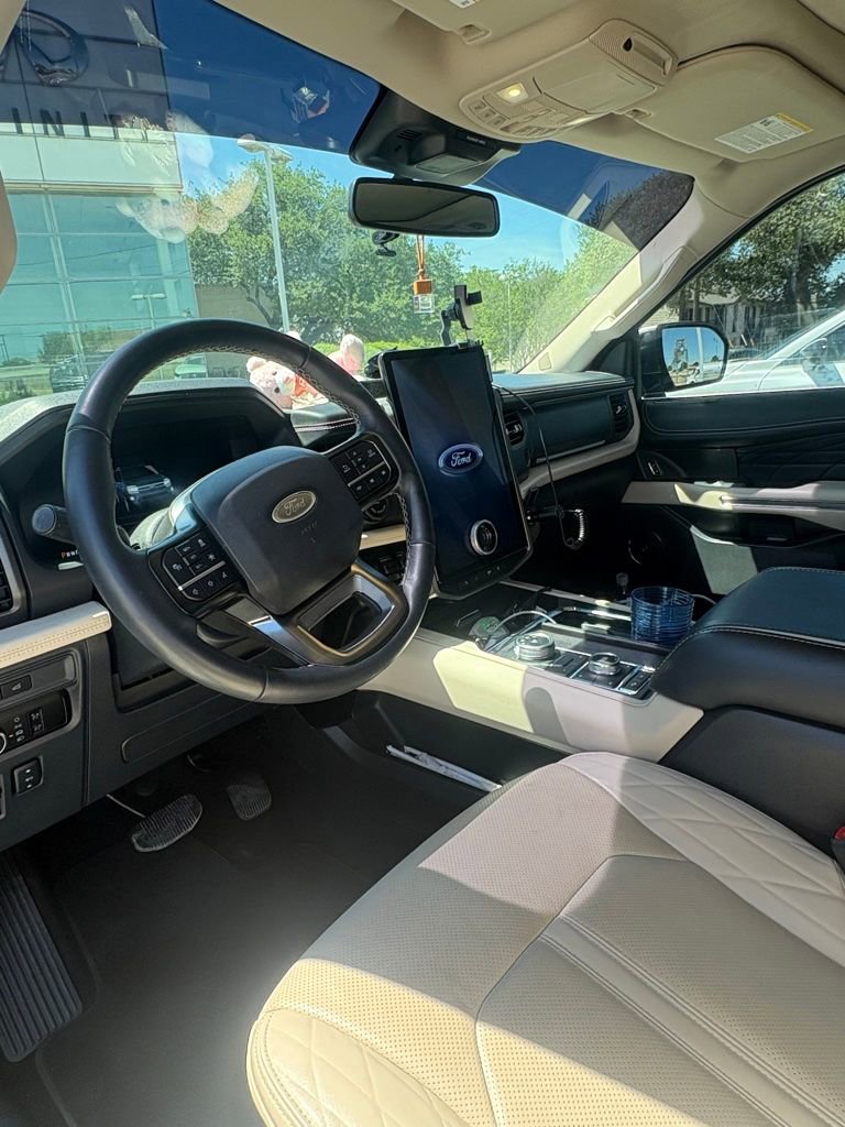 Used 2024 Ford Expedition Platinum image 15