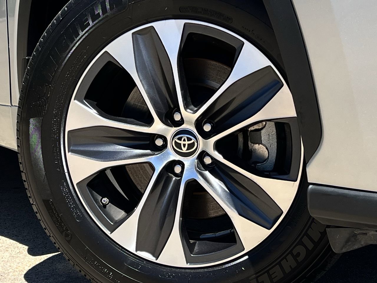 Used 2022 Toyota Highlander XLE image 29