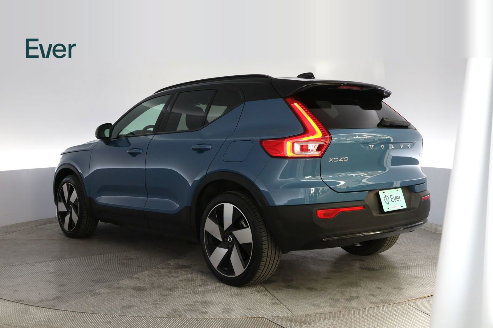 Used 2023 Volvo XC40 Recharge Ultimate w/ Protection Package Premier image 17
