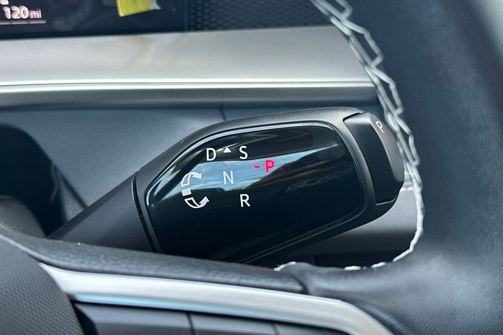 Used 2025 Volkswagen Tiguan SE FWD image 28