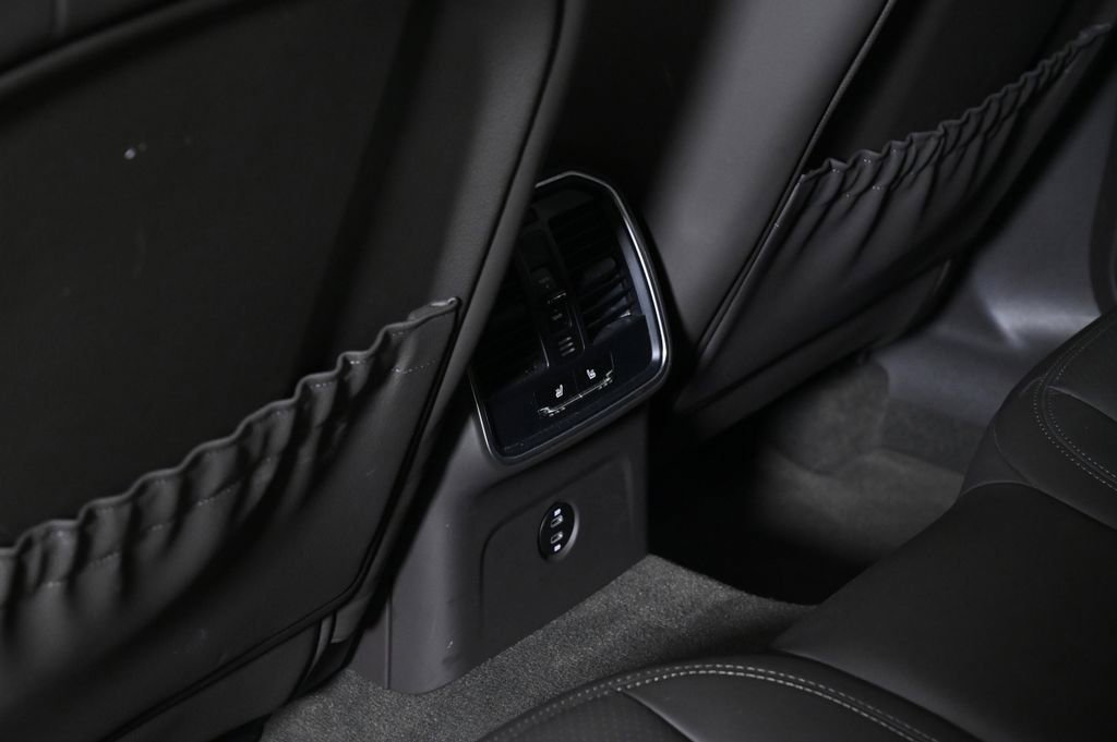 Used 2023 Porsche Macan S image 20