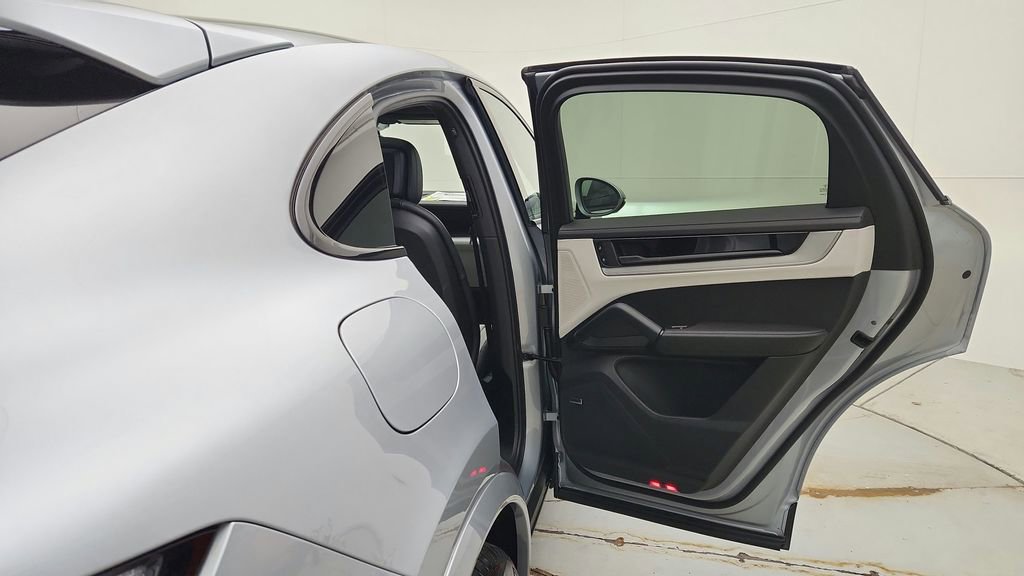 Certified 2025 Porsche Cayenne E-Hybrid Coupe image 43