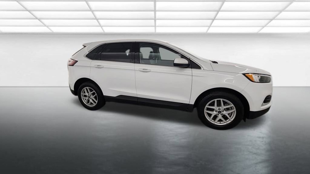 Used 2022 Ford Edge SEL image 9