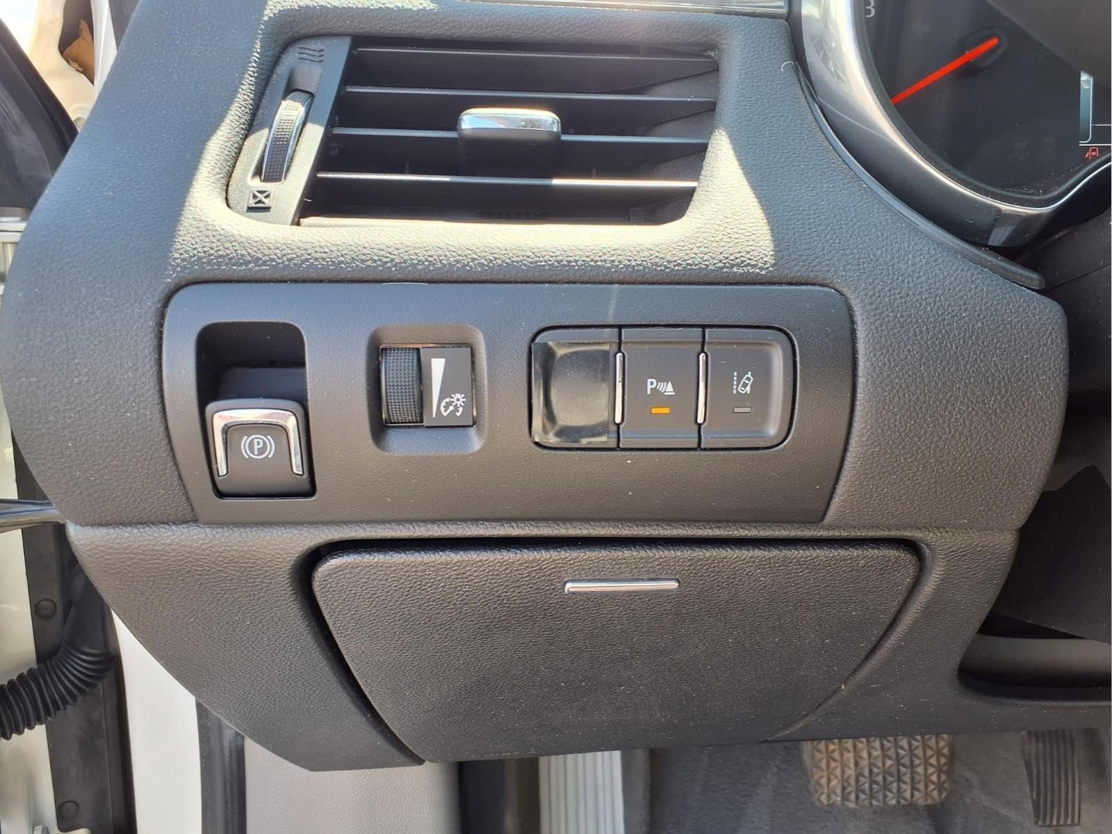 Used 2014 Chevrolet Impala LT w/ Premium Seating Package FWD image 10