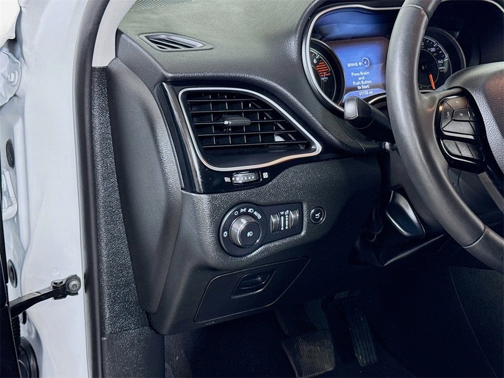 Used 2023 Jeep Cherokee Altitude Lux image 8