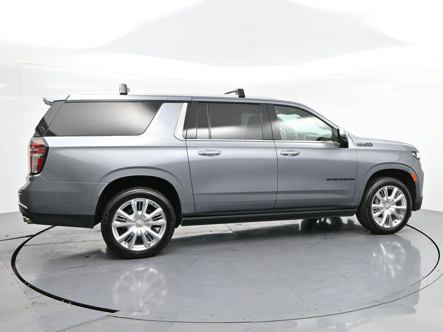 Used 2022 Chevrolet Suburban High Country image 8