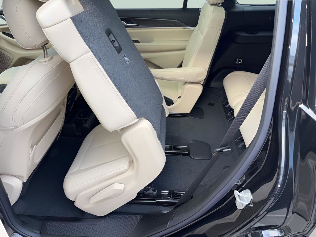 New 2025 Jeep Grand Cherokee L Limited w/ Luxury Tech Group II image 41