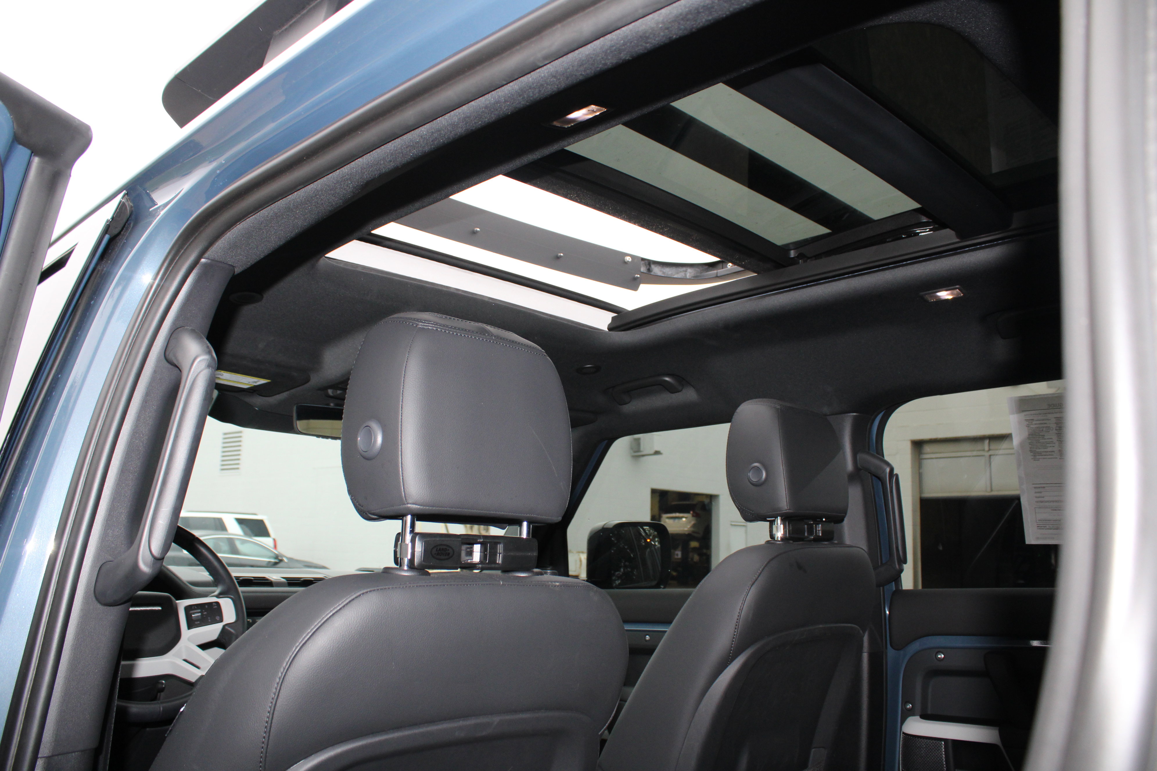 Used 2024 Land Rover Defender 110 S image 36