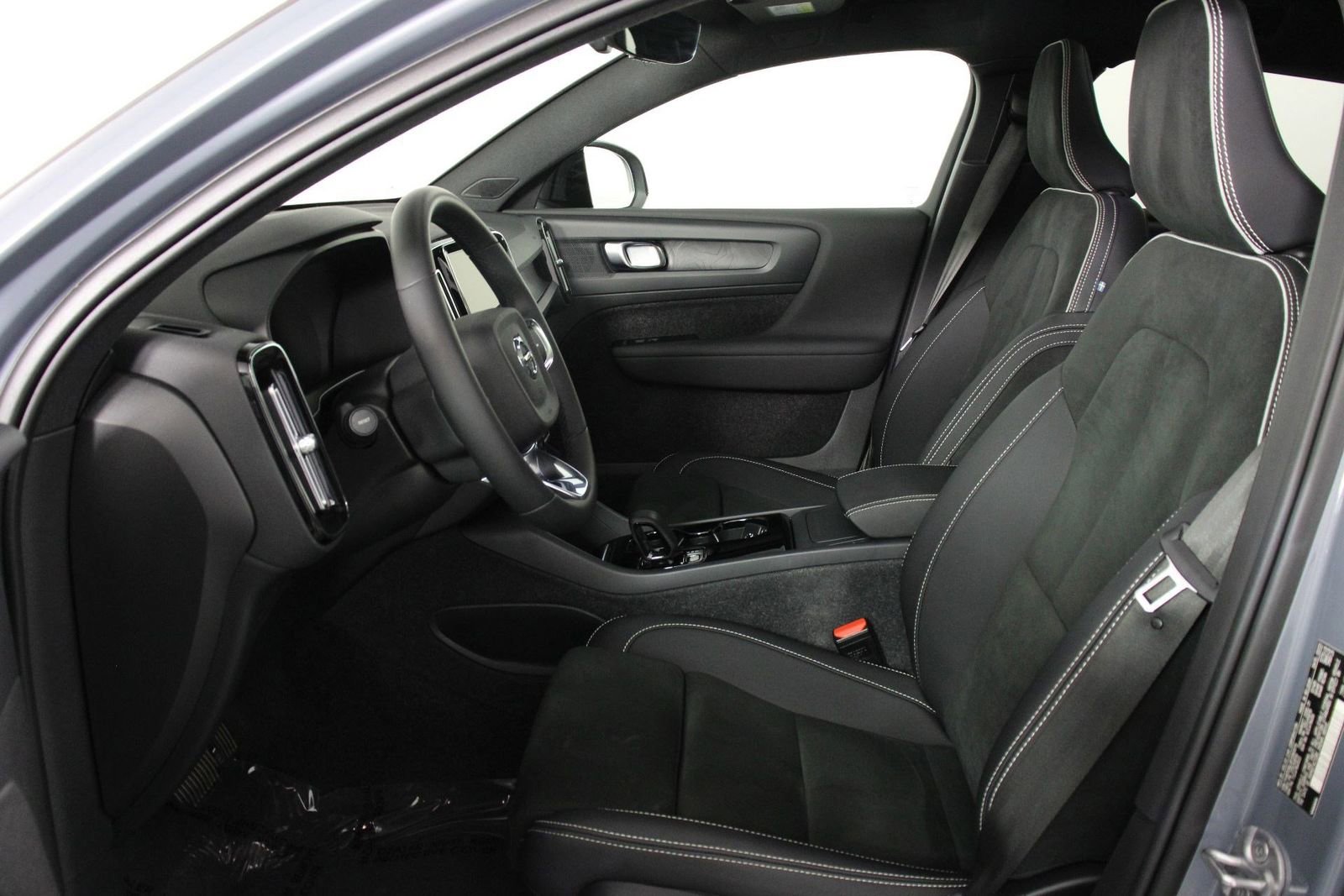 Certified 2023 Volvo C40 P8 Recharge Plus AWD/4WD image 29