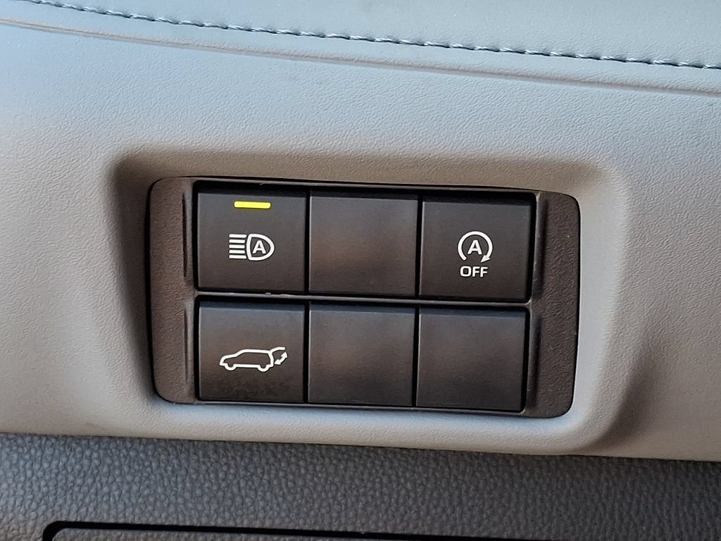 Used 2023 Toyota Highlander XLE FWD image 28