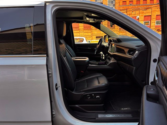Used 2023 GMC Yukon XL Denali AWD/4WD image 14